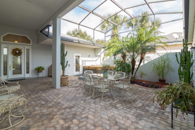 Courtyard_in_Taveres_home_for_sale_near_Mount_Dora_FL_1_22_16.jpg