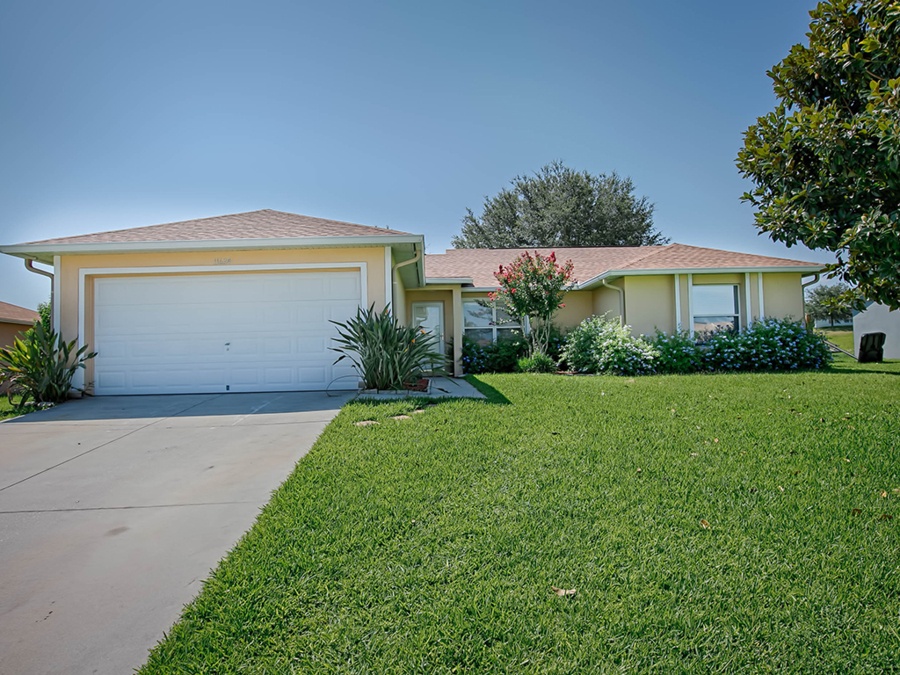 Home_for_sale_Clermont_Florida_Exterior.jpg