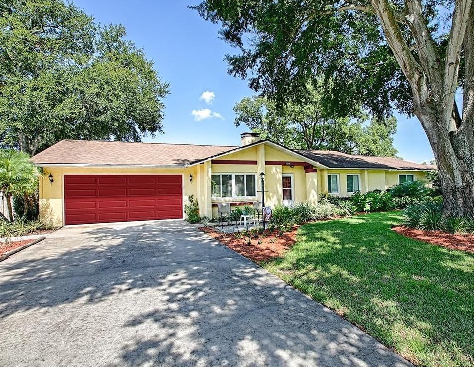 pool home for sale in leesburg, florida