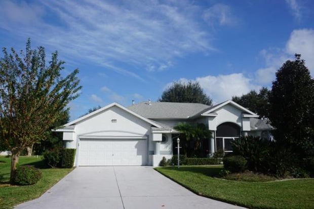 Home_for_sale_in_Royal_Highlands_community_Leesburg_Florida.jpg