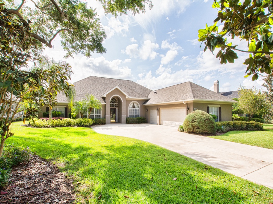 3 homes for sale in Eustis & Tavares, Florida made for relaxation