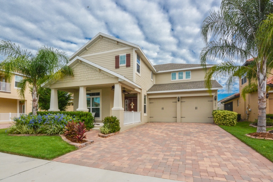 Home_for_sale_in_Orlando_Front_view.jpg
