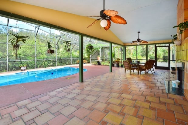 backyard_screened_pool_deland_florida_real_estate.jpg