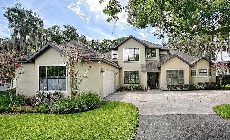 lakefront home for sale in leesburg, florida