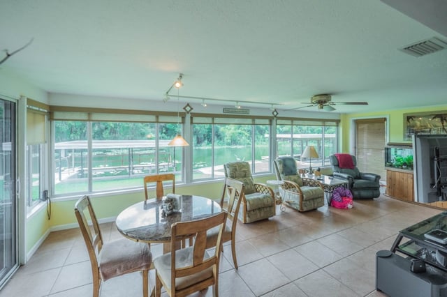 home_for_sale_near_leesburg_florida_in_fruitland_park_on_the_canal_harris_chain_of_lakes.jpg