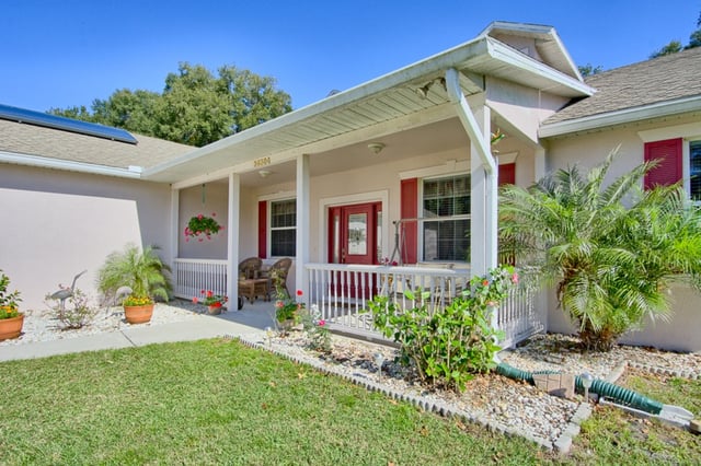 Home_for_sale_in_Fruitland_Park_Florida.jpg