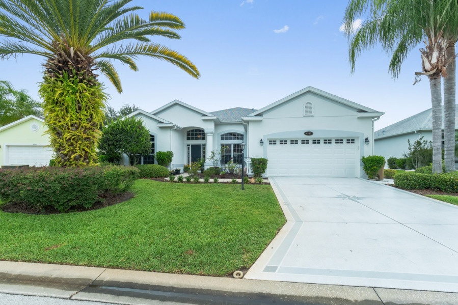 front_of_home_for_sale_in_leesburg_florida.jpg