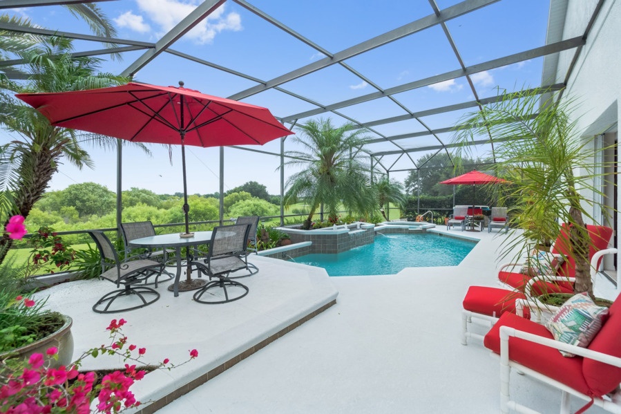 pool_at_leesburg_florida_golf_front_home_for_sale.jpg