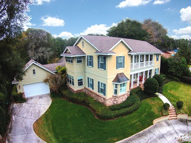 Home_for_sale_near_Leesburg_Florida_in_eustis.jpg