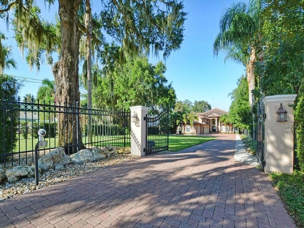 front_of_luxury_home_for_sale_in_mount_dora_florida.jpg