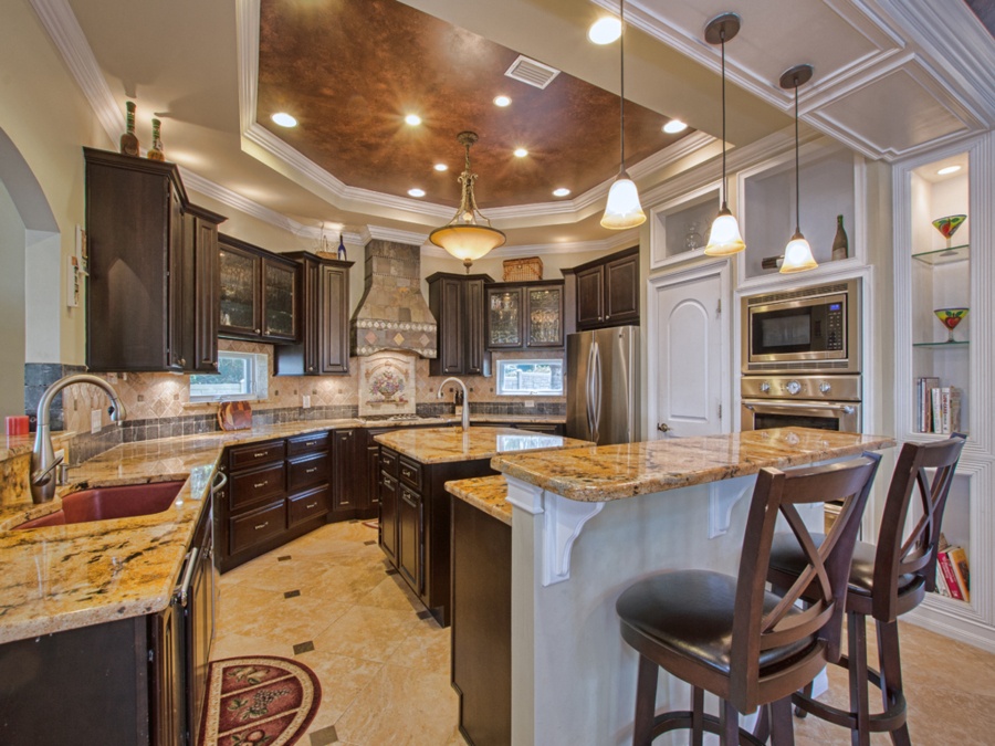 Kitchen_in_luxurious_home_for_sale_in_eustis_florida.jpg