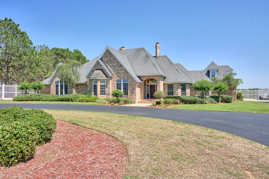 Luxury_home_for_sale_in_Mount_Dora_Florida.jpg