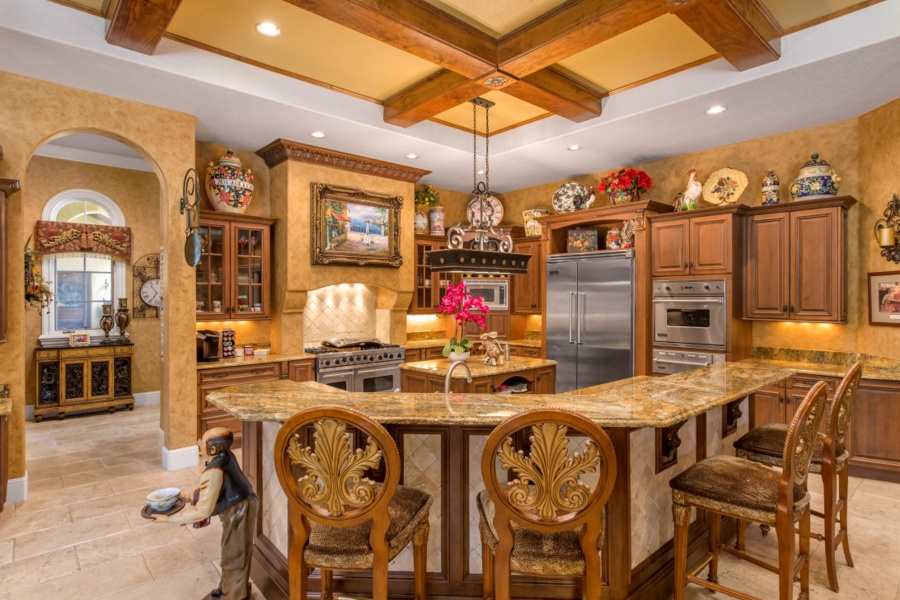 kitchen_in_luxury_home_for_sale_in_windermere_florida.jpg