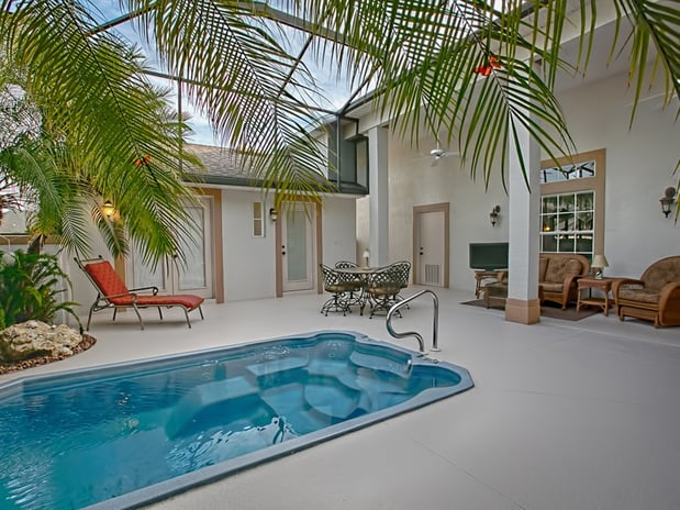 backyard_tropical_paradise_real_estate_for_sale_tavares_florida.jpg