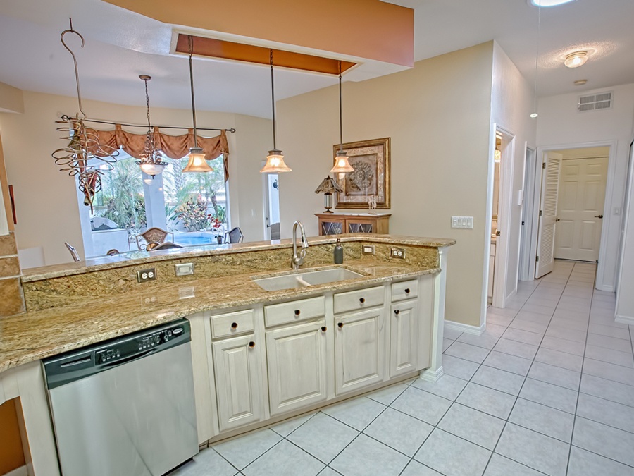 home_for_sale_in_tavares_florida_desirable_real_estate.jpg