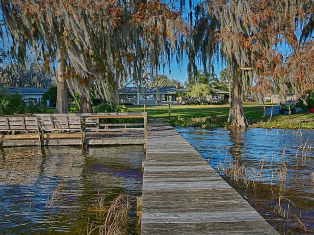 backyard_of_eustis_florida_home_for_sale.jpg