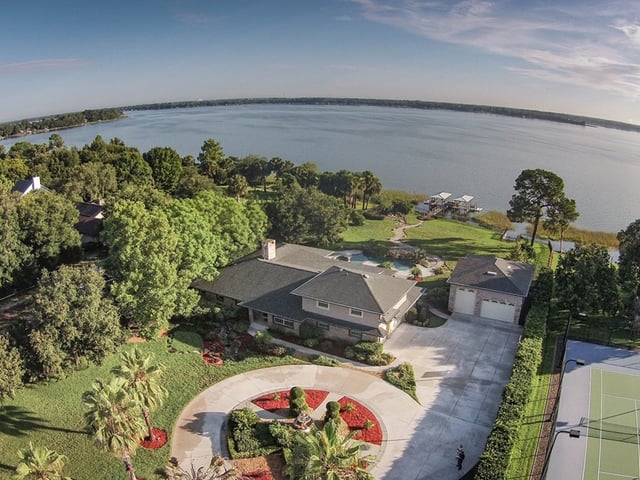lakefront_home_for_sale_in_tavares_florida_near_mount_dora.jpg