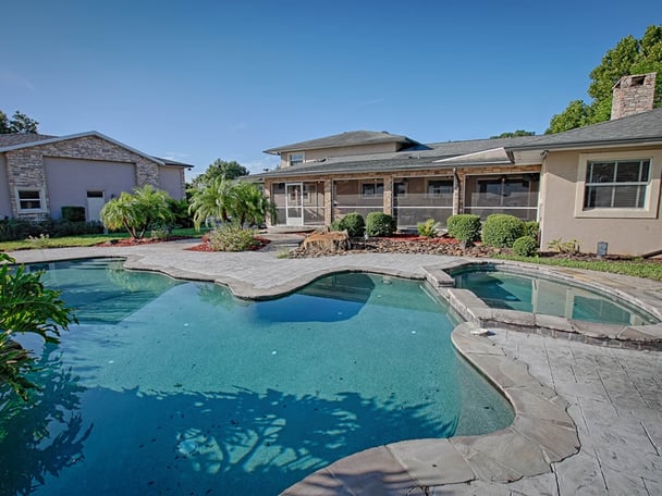 pool_home_for_sale_in_tavares_florida_near_mount_dora_in_golden_triangle.jpg