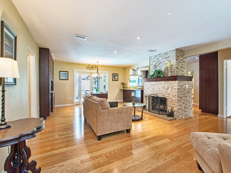 living_room_in_eustis_florida_home_for_sale_.jpg