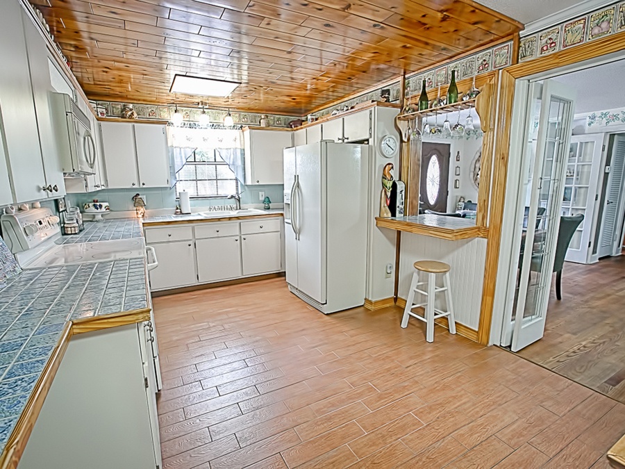 Kitchen_in_home_for_sale_in_Mount_Dora.jpg