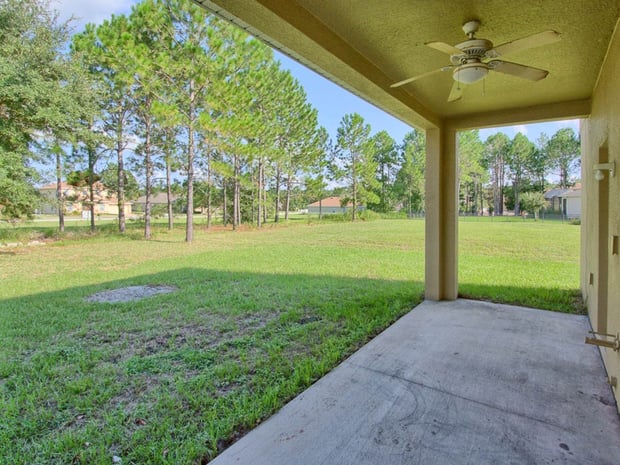 eustis_florida_home_for_sale_backyard.jpg