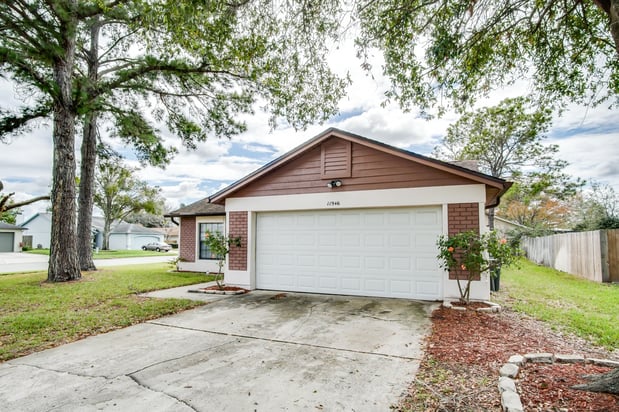 front of home for sale in orlando florida.jpg