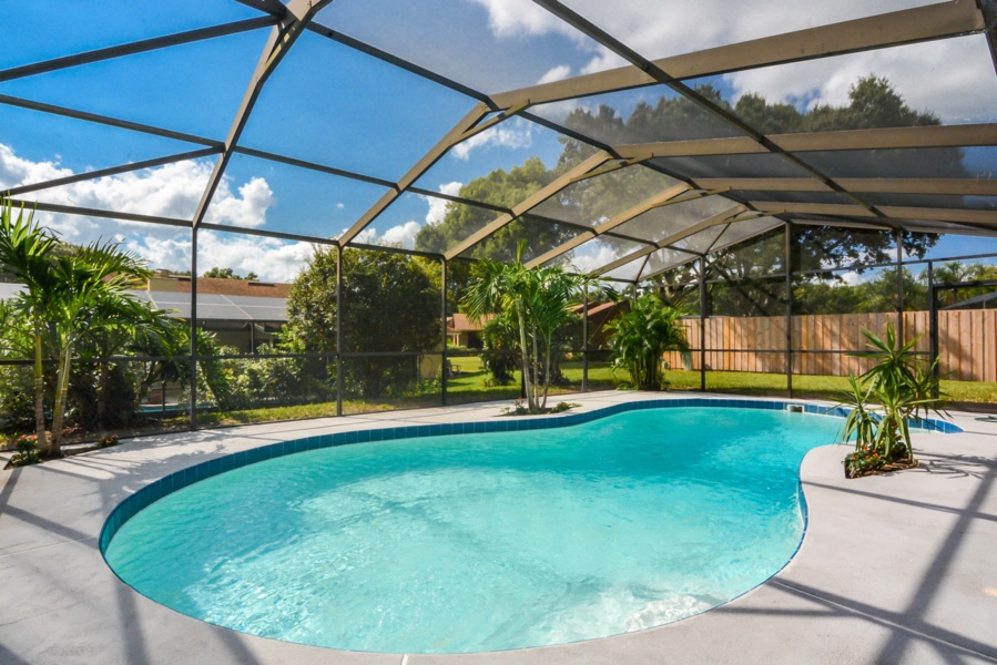 We Ve Found Them 2 Orlando FL Homes For Sale You Ve Been Looking For   Backyard Pool Orlando Florida Real Estate For Sale 