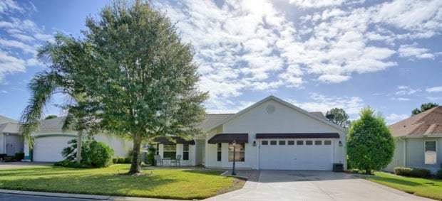 Home_for_sale_in_The_Villages_on_golf_course.jpg