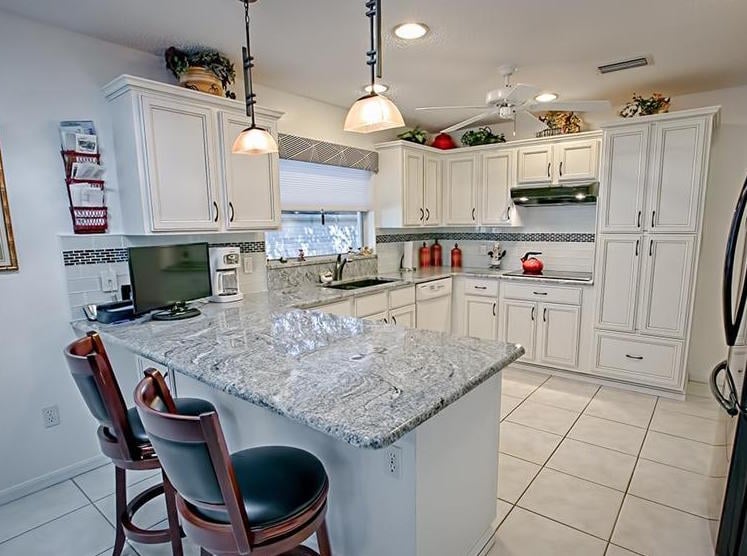 the_villages_granite_kitchen_in_home_for_sale.jpg