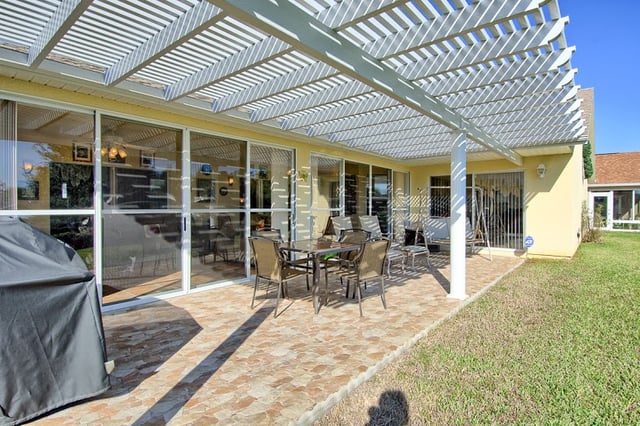 backyard_of_home_for_sale_near_the_villages_in_oxford_florida.jpg
