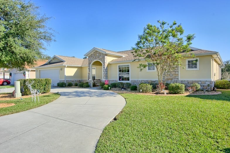 home_for_sale_in_oxford_near_best_place_to_retire_in_florida_the_villages.jpg
