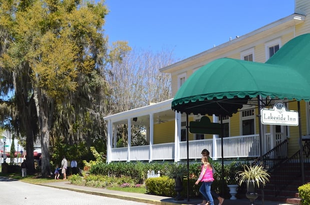 Lakeside_Inn_Popular_Downtown_Mount_Dora_Florida_Landmark.jpg