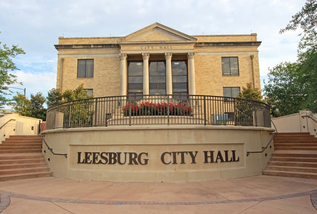 Leesburg_Florida_City_Hall.jpg