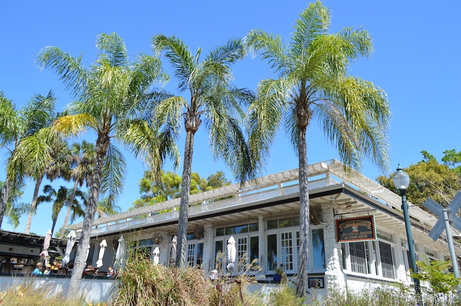 Waterside_Dining_in_Mount_Dora_Florida_a_best_place_to_live_and_look_at_homes_for_sale