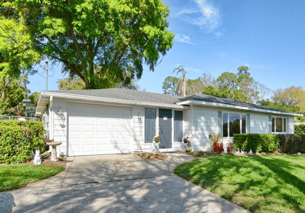 home for sale in mount dora florida from the 1960s.png