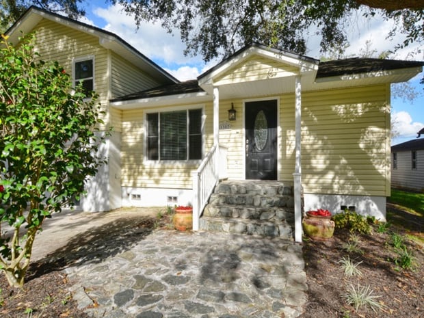 Pool_home_for_sale_in_Mount_Dora_Florida.jpg