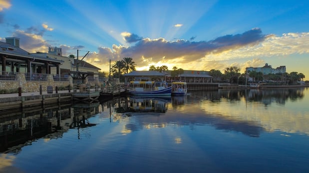 Lake_Sumter_landing_in_The_Villages_Florida.jpg