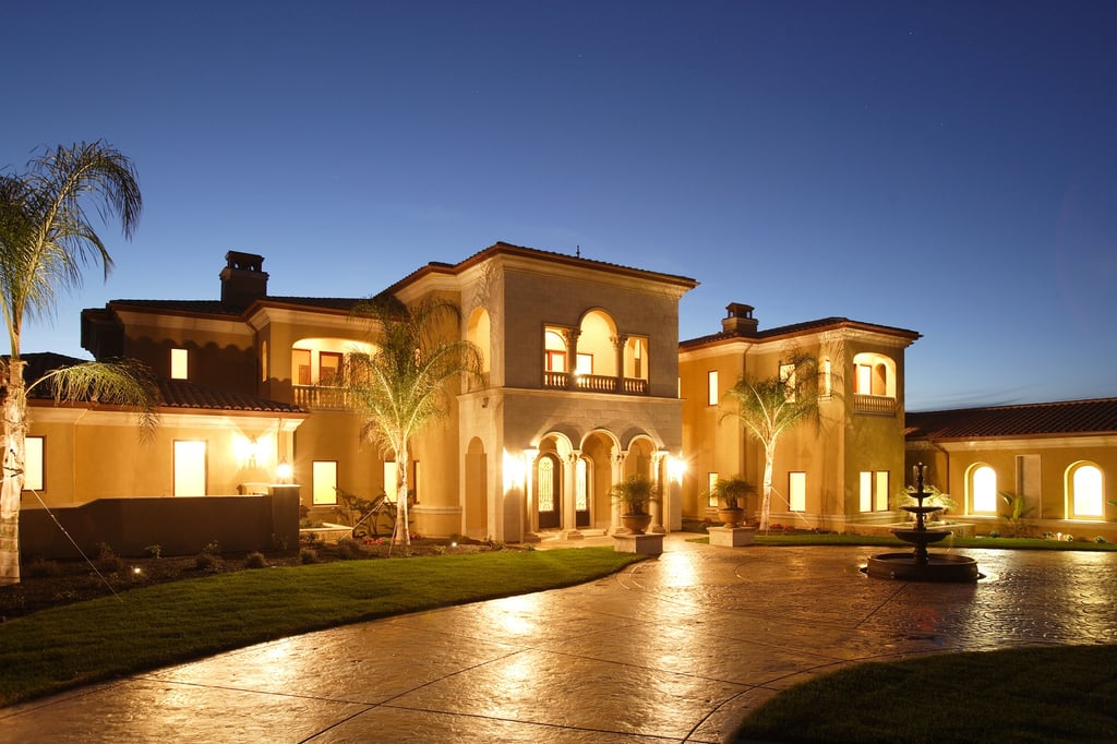 bigstock-Luxury-Home-2921968.jpg