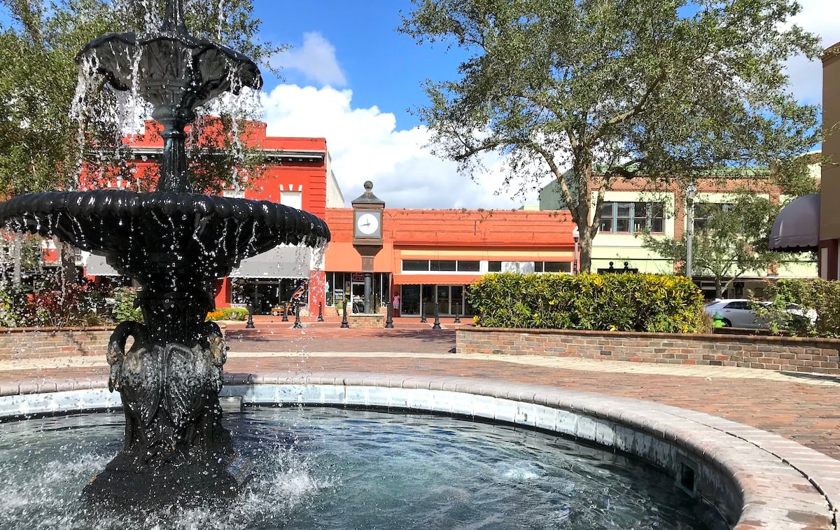 downtown sanford florida fountain