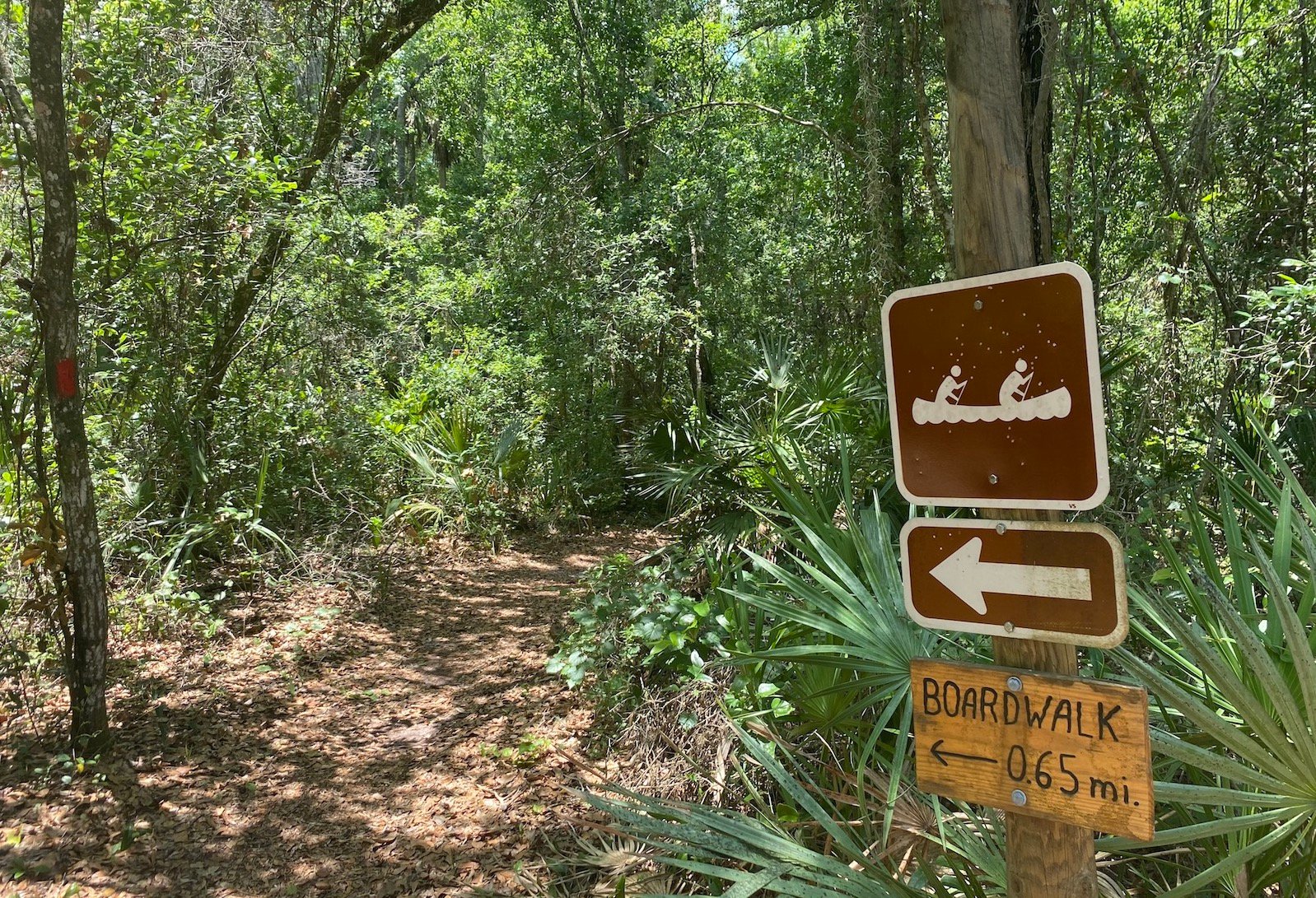 sign markers at the flat island preserve in leesburg