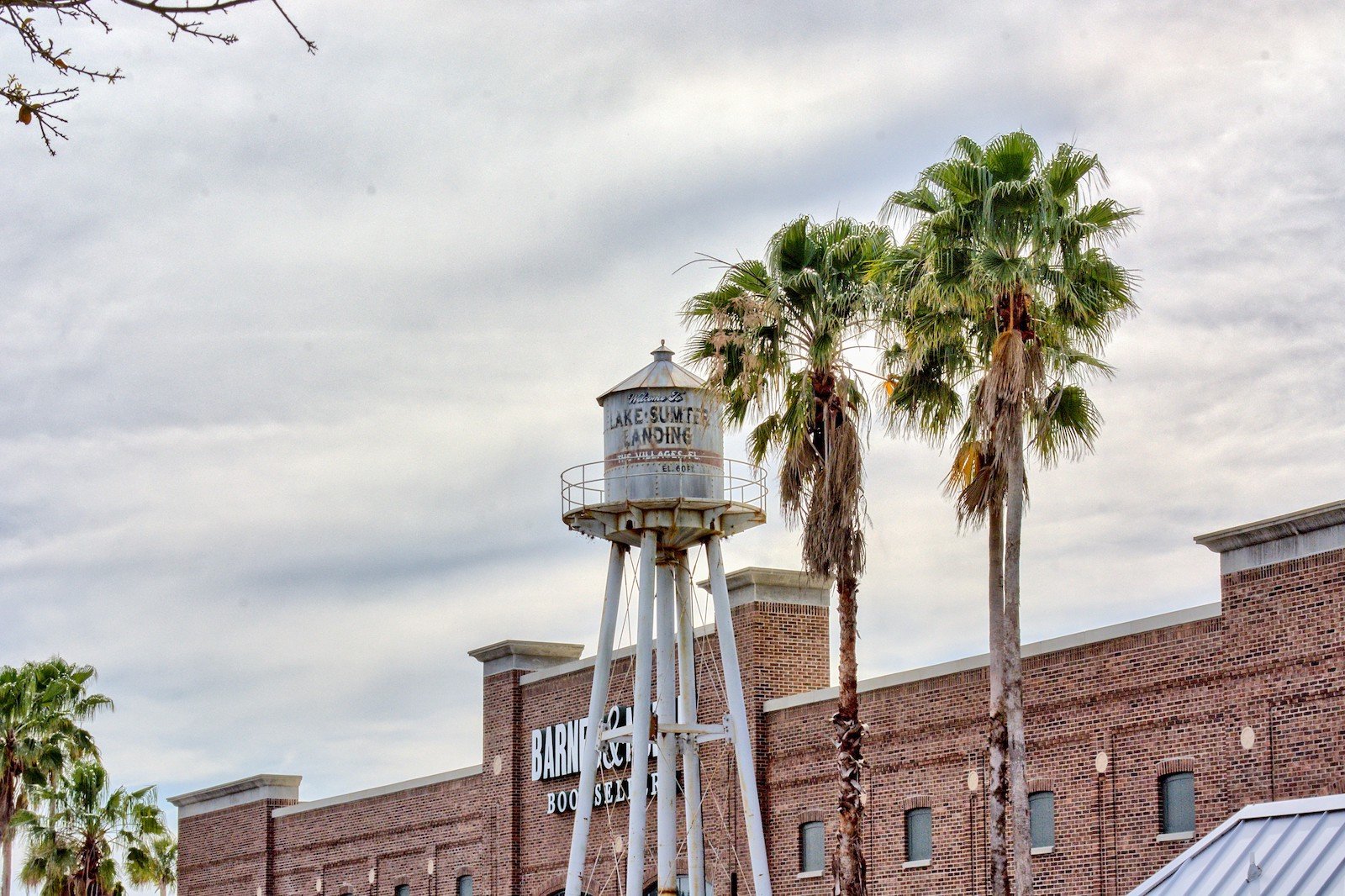 the villages, florida_lake sumter landing town square