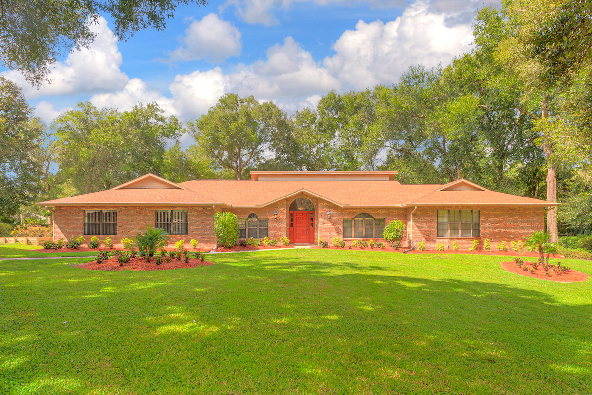 DeLeon Springs, FL Home for Sale Detached & Near State Park