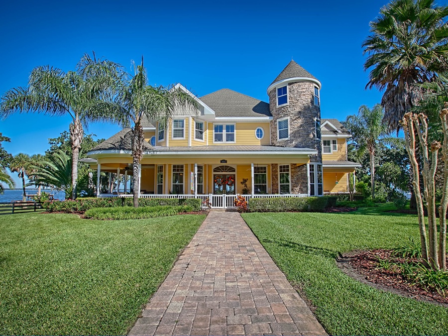 We're SWEET on these luxury homes for sale in Leesburg, FL!